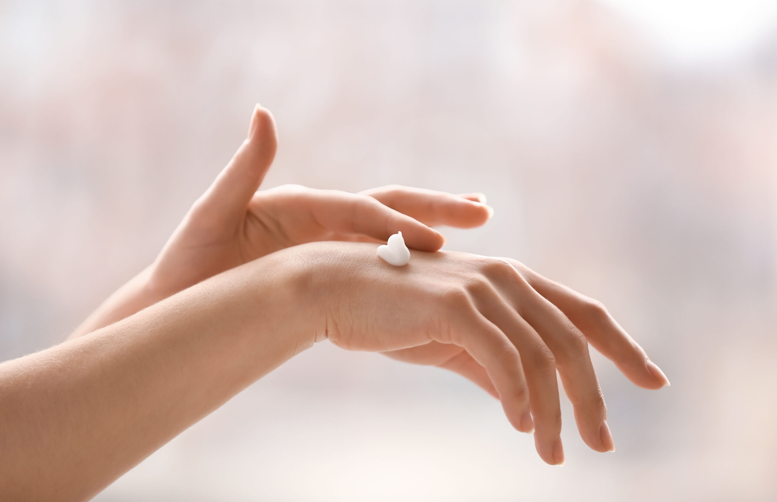 Segreti per mani morbide e protette durante la stagione invernale Segreti per mani morbide e protette